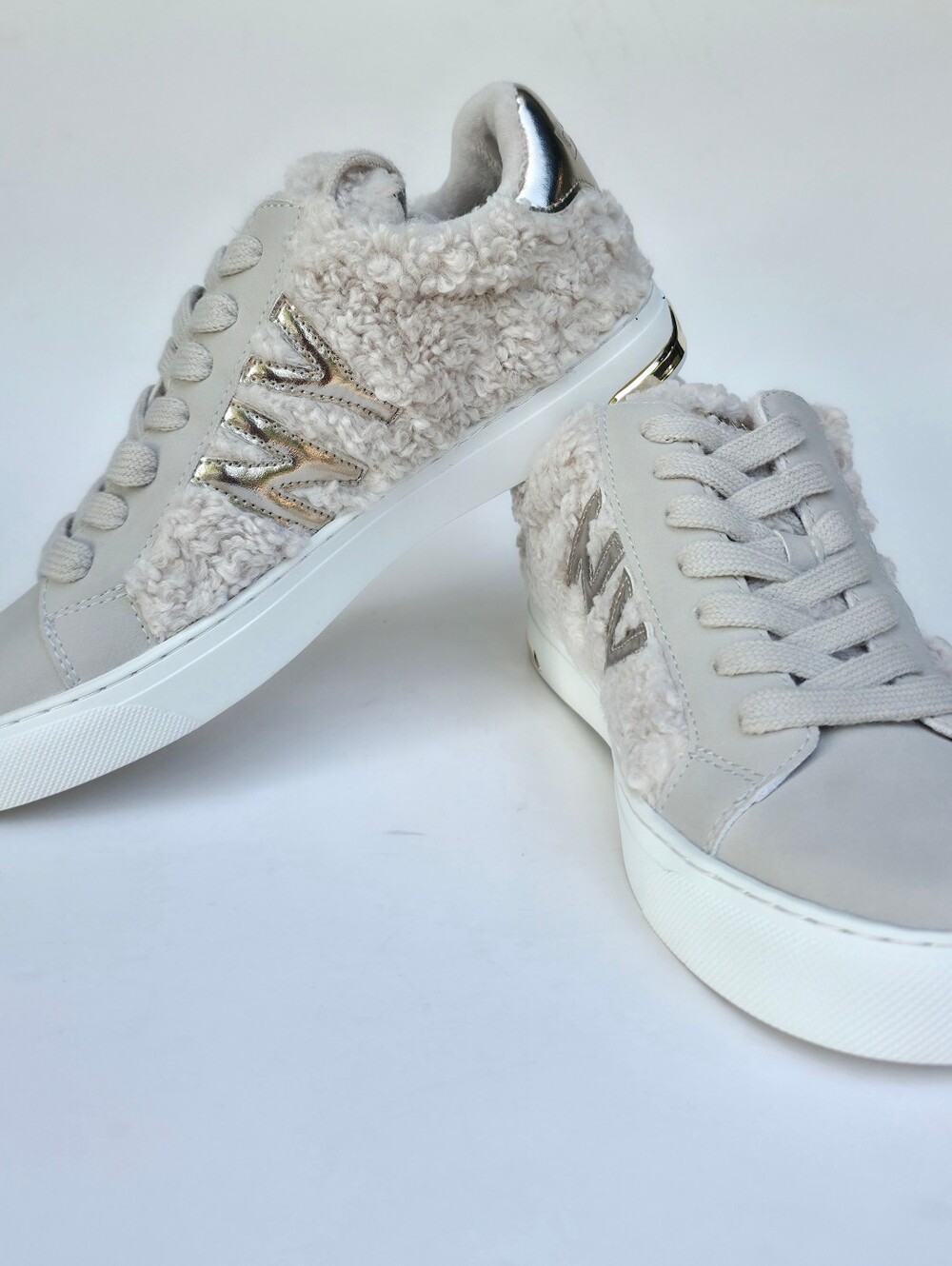 DKNY Abeni Women's Sneakers Size 6 White Champagne Faux Fur Metallic Logo
